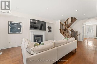 3453 Fourth Line in Oakville, ON - Building Photo - Building Photo