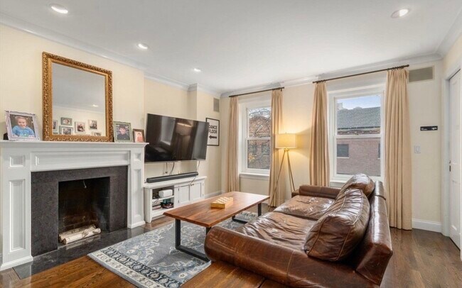 123 Charles St, Unit 3C in Boston, MA - Building Photo - Building Photo