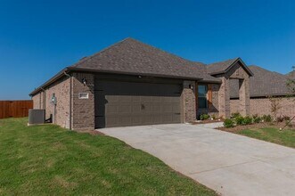 1041 Verde Vly Ln in Crowley, TX - Building Photo - Building Photo
