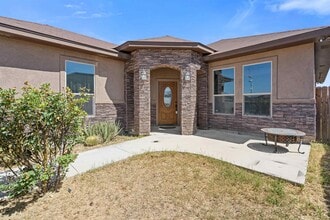 1014 Tesoro Pass in Del Rio, TX - Building Photo - Building Photo