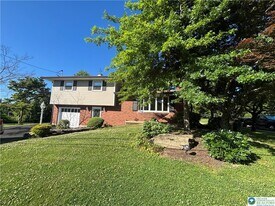 3200 Highland Dr in Easton, PA - Building Photo