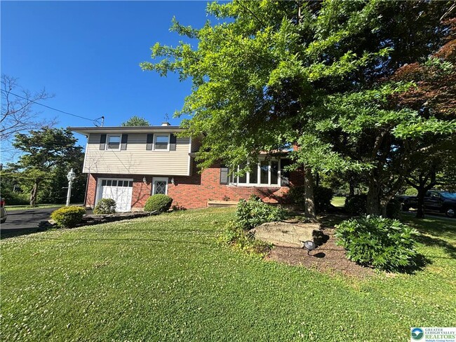 3200 Highland Dr