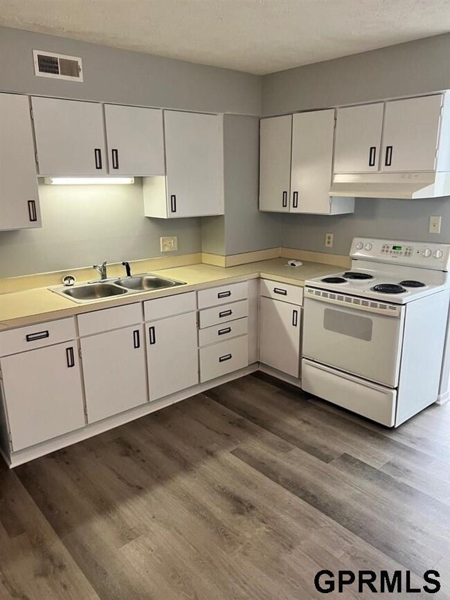 817 James Pkwy in Plattsmouth, NE - Building Photo - Building Photo