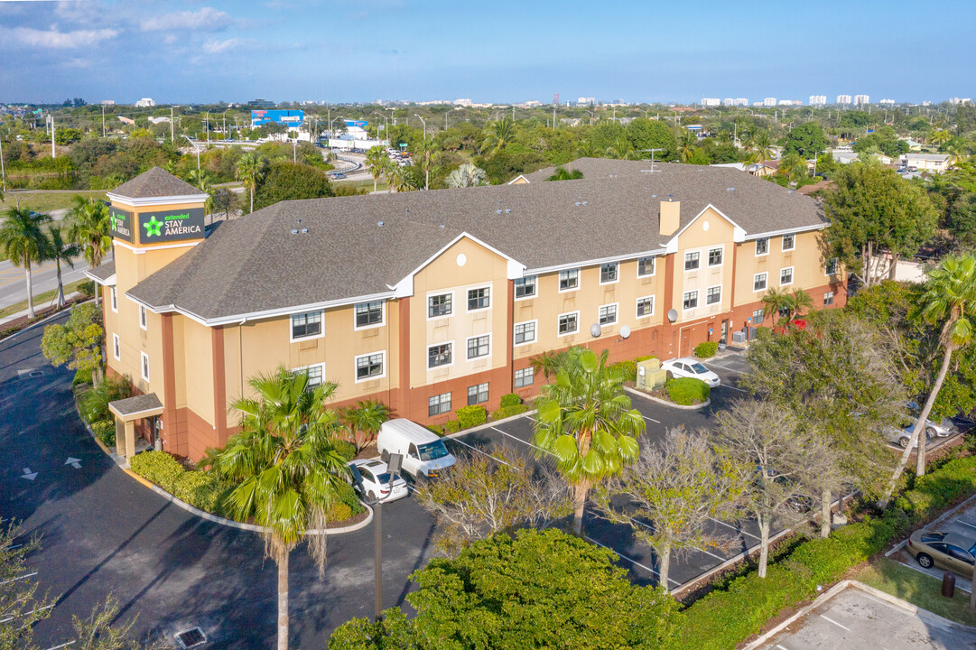 Furnished Studio - Deerfield Beach in Deerfield Beach, FL - Foto de edificio