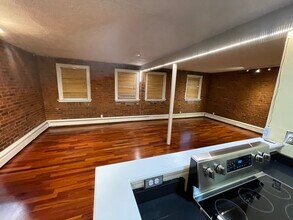 39 South St, Unit B in Boston, MA - Building Photo - Building Photo
