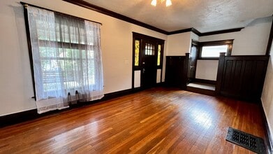 28 Grand Ave NE in Grand Rapids, MI - Building Photo - Building Photo