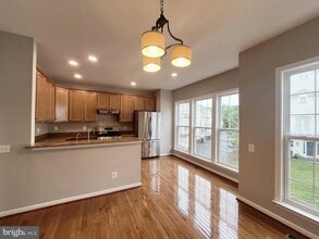 4996 Centreville Farms Rd in Centreville, VA - Building Photo - Building Photo
