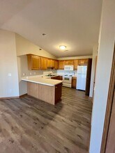 10161 Sutton Dr in Urbandale, IA - Building Photo - Building Photo