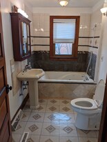 2474 Lincoln Ave in Easton, PA - Building Photo