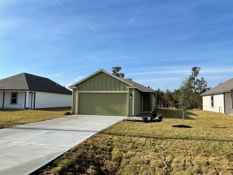 256 Rd 5138 in Cleveland, TX - Building Photo