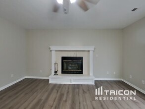 1716 Lynn Cir in Greenwood, MO - Building Photo - Building Photo