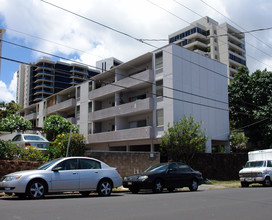 Naoe Apartments in Honolulu, HI - Building Photo - Building Photo