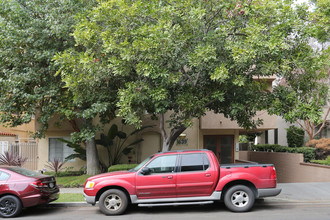 1639 Camden Ave in Los Angeles, CA - Building Photo - Building Photo