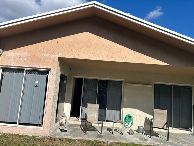 11966 SW 210th St in Miami, FL - Building Photo - Building Photo