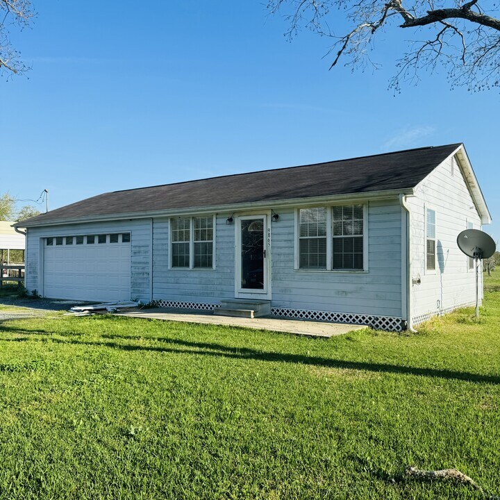 9865 Vernall Ln in Beaumont, TX - Building Photo