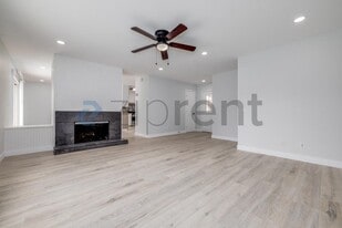 Unit in Palm Desert, CA - Building Photo