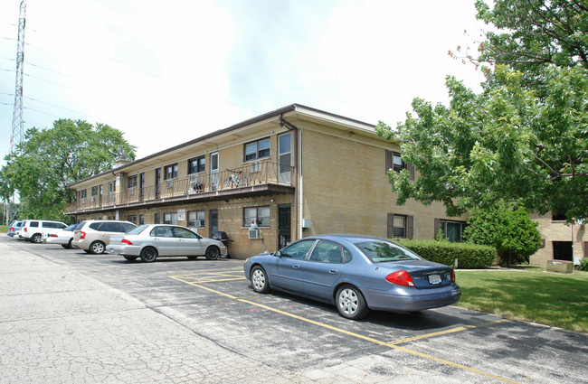 24 King Arthur Dr in Northlake, IL - Foto de edificio - Building Photo