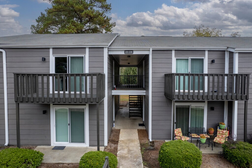 Spring Lake Lodge Apartments in Rainbow City, AL