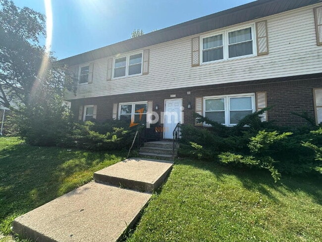 property at 5831 Creekview Ct W