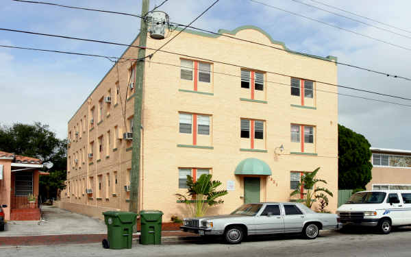 Nathalie Court Apartments in Miami, FL - Building Photo - Building Photo