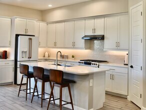 4864 E Village Dr in Scottsdale, AZ - Building Photo - Building Photo