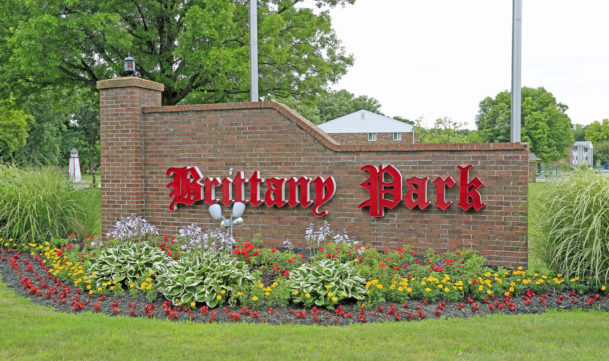 Brittany Park Apartments in Harrison Township, MI - Building Photo