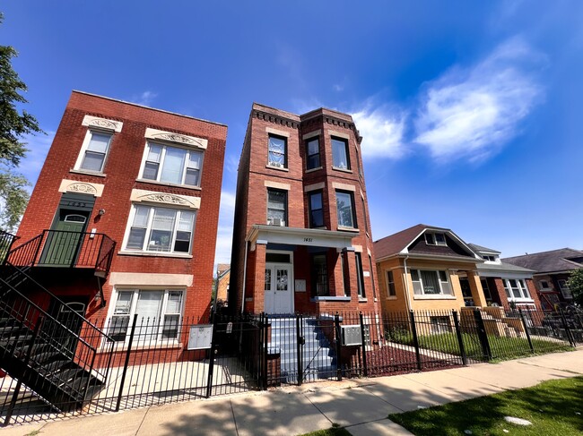 1451 N Monticello Ave in Chicago, IL - Foto de edificio - Building Photo