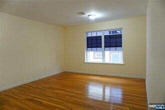 492-494-494 Irvine Turner Blvd, Unit 3 in Newark, NJ - Building Photo - Building Photo