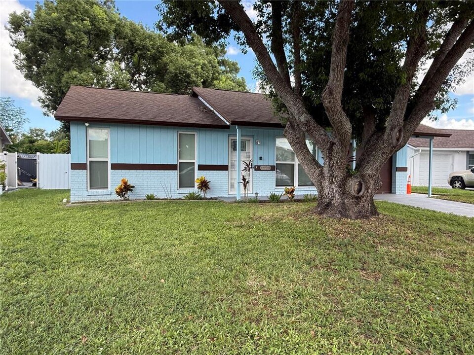 3258 Kismet Ct in New Port Richey, FL - Building Photo