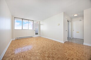 435 Eglinton Ave E in Toronto, ON - Building Photo