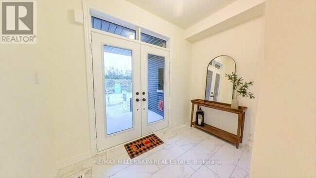 20 Littlewood Dr in Whitby, ON - Building Photo - Building Photo