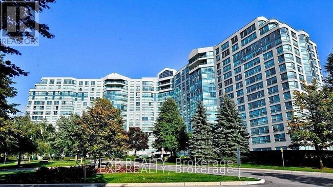 7805-7805 Bayview Ave in Markham, ON - Building Photo - Building Photo