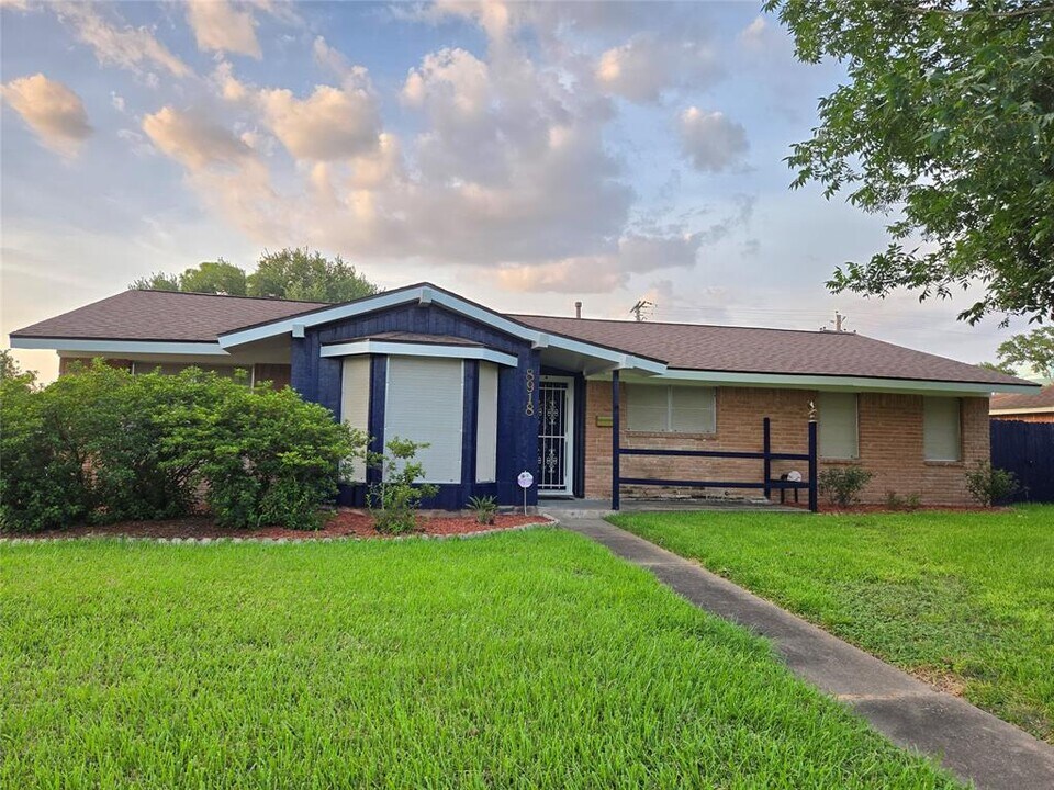8918 Mobud Dr in Houston, TX - Building Photo
