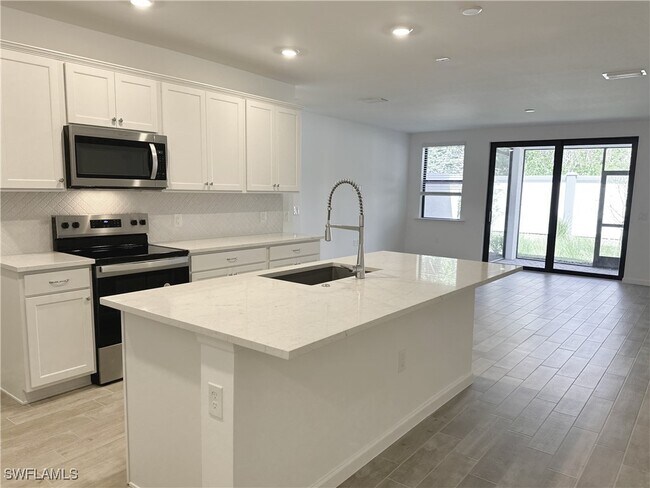 27831 Solis Grande Dr in Bonita Springs, FL - Building Photo - Building Photo