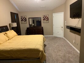 180 Pebble Brooke Ct in Covington, GA - Building Photo