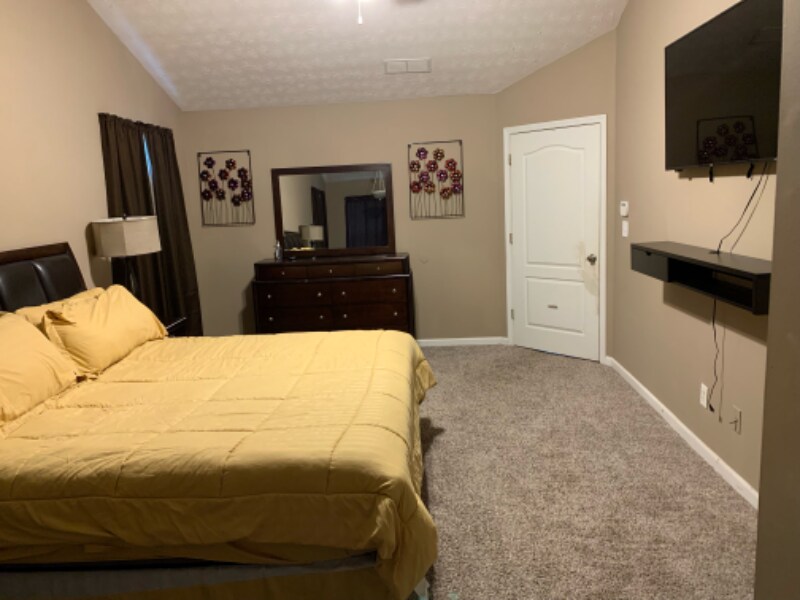 180 Pebble Brooke Ct in Covington, GA - Building Photo