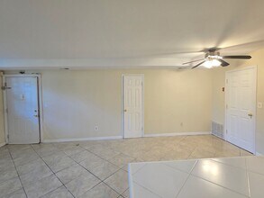 334 College Dr in Edison, NJ - Building Photo - Building Photo