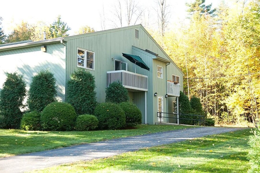 22 Ponemah Hill Rd in Milford, NH - Building Photo