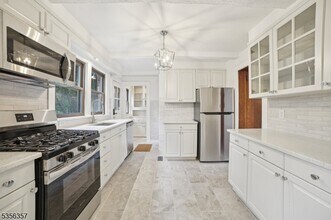 55 Shepard Pl in Nutley, NJ - Building Photo - Building Photo