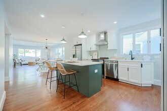 111 Sharon St, Unit 1 in Medford, MA - Building Photo - Building Photo