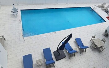 605 Sombrero Beach Rd in Marathon, FL - Foto de edificio - Building Photo