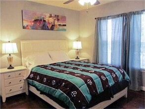 4609 University Oaks Blvd in Houston, TX - Building Photo - Building Photo
