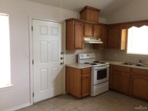 1702 Orlando St in Edinburg, TX - Building Photo - Building Photo