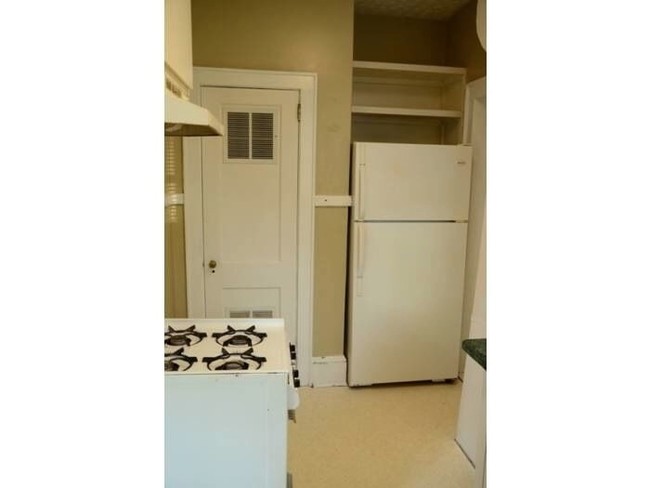 1101 S Hull St in Montgomery, AL - Building Photo - Interior Photo