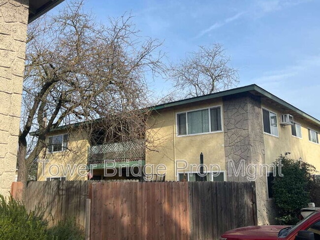 property at 4549 Ashcroft Ave