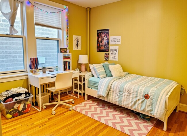 328 St Paul St in Brookline, MA - Building Photo - Building Photo