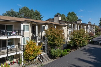 Glendale Estates in Bellevue, WA - Building Photo - Building Photo