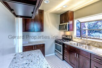 3034 E Vista St in Long Beach, CA - Building Photo - Building Photo