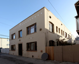 623 E Broadway in Long Beach, CA - Foto de edificio - Building Photo