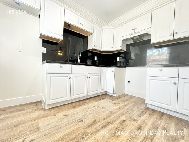 1234 N Berendo St, Unit 6 in Los Angeles, CA - Building Photo - Building Photo